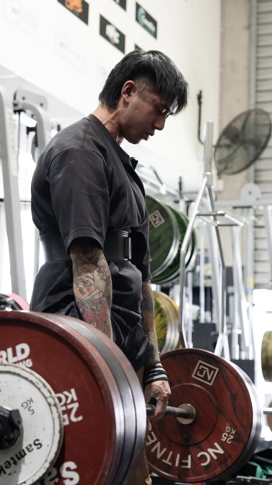 Powerlifter in a lifting belt preparing for a squat