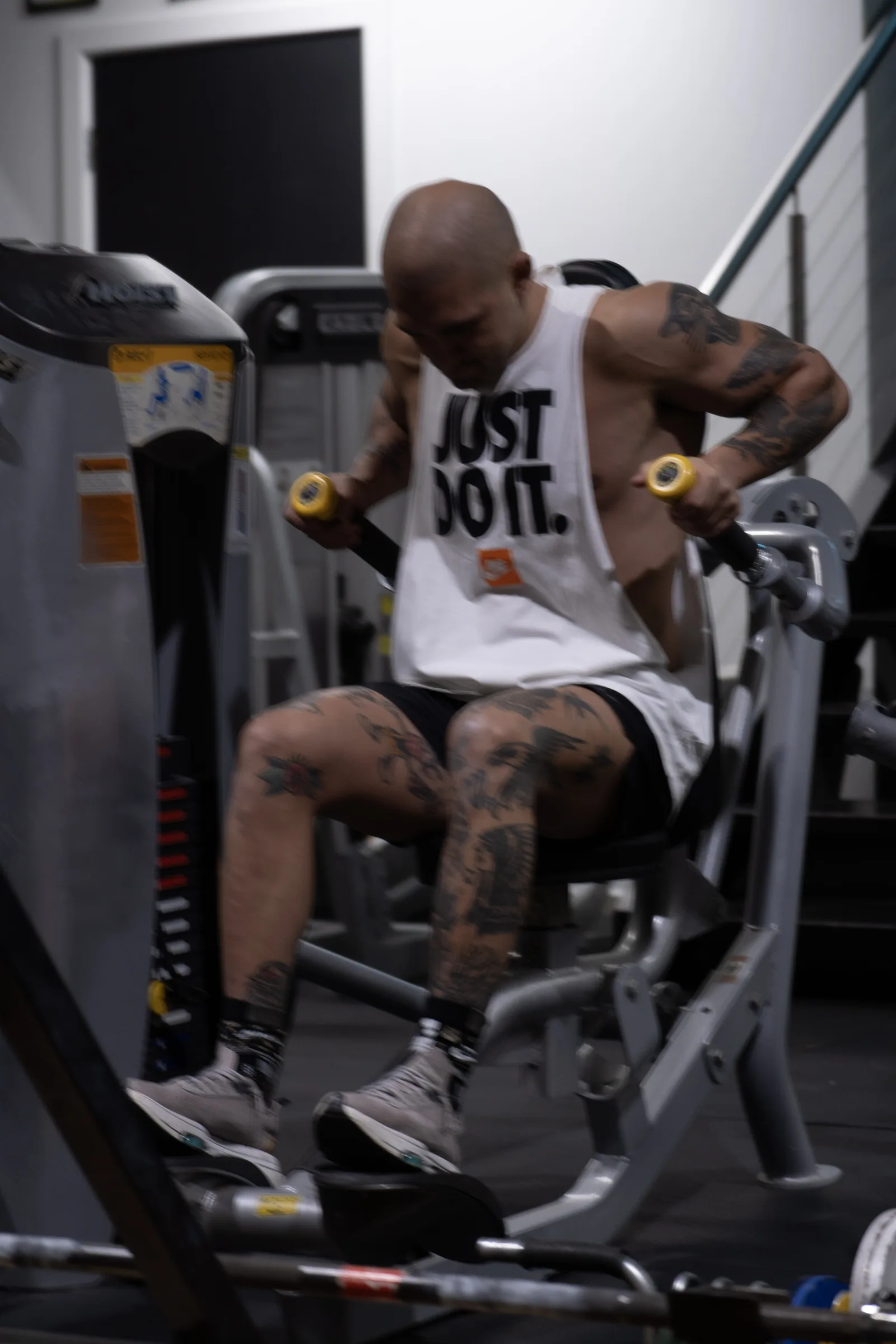 Dumbbell training at Kaos Fitness